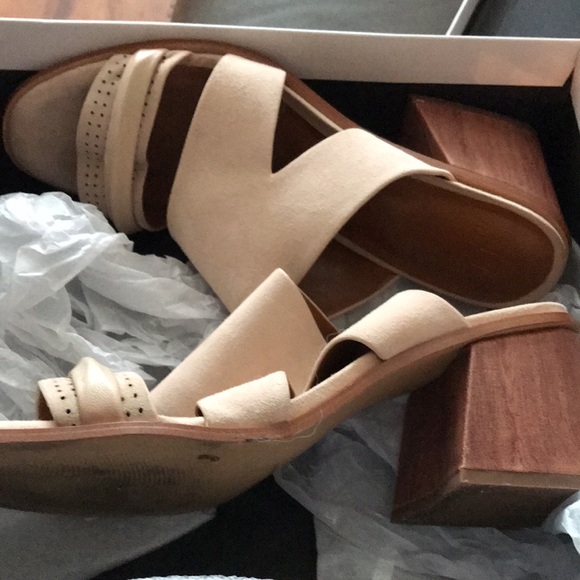 Halston designer beige suede sandals with wooden heels - Picture 3 of 8